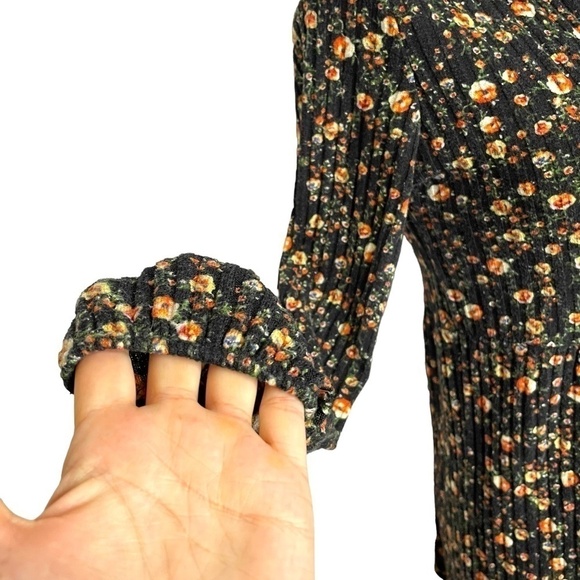 Floral Ditsy Tunic Top 🖤 - Picture 5 of 9